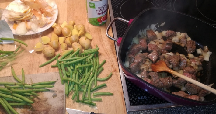Bohnen Rindfleischtopf mit grünen Bohnen und Kartoffeln - Schwabes ... Bohnen Rindfleischtopf mit grünen Bohnen und Kartoffeln - Schwabes ...